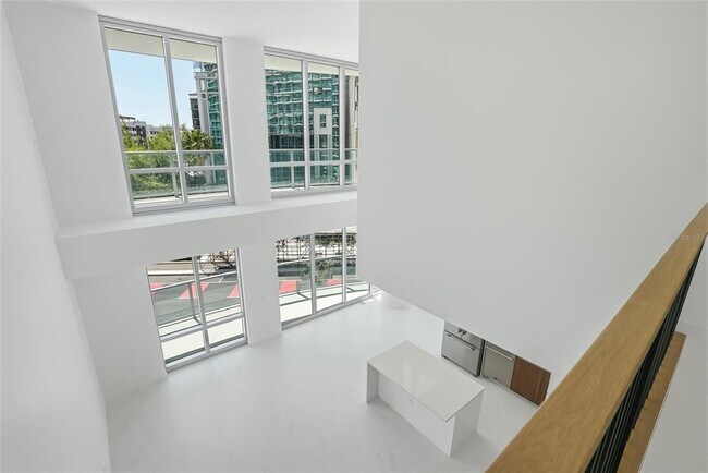 Building Photo - 400 Central Ave