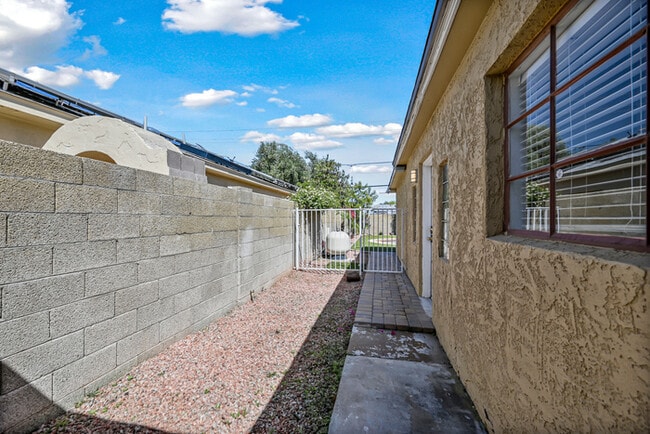 Building Photo - 2321 N 9th St