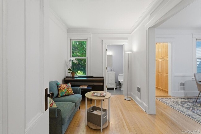 Building Photo - 27 N Dutcher St