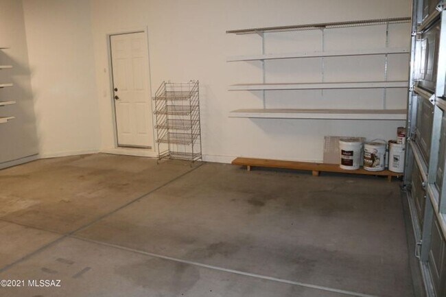 Building Photo - Move in Ready 2 bedroom 2 bath with den!