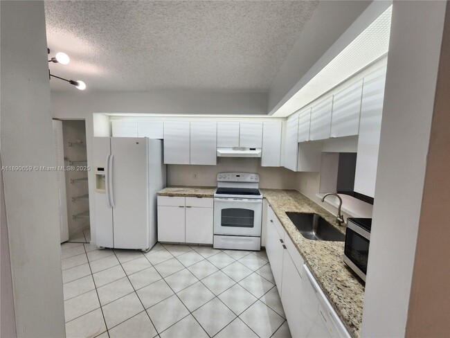 Building Photo - 1000 SW 128th Terrace