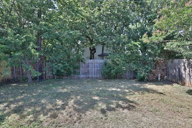 Building Photo - 1612 Sylvia Ln