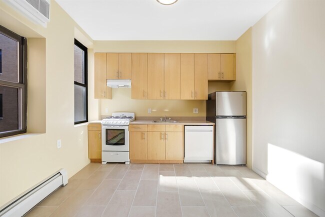 Building Photo - 520 Belleville Ave