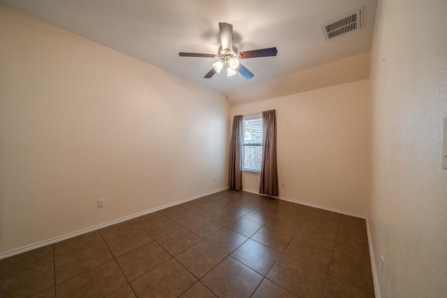 Building Photo - 304 Jack Ryan Ln