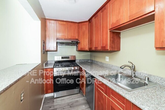 Building Photo - 2043 Sierra Rd