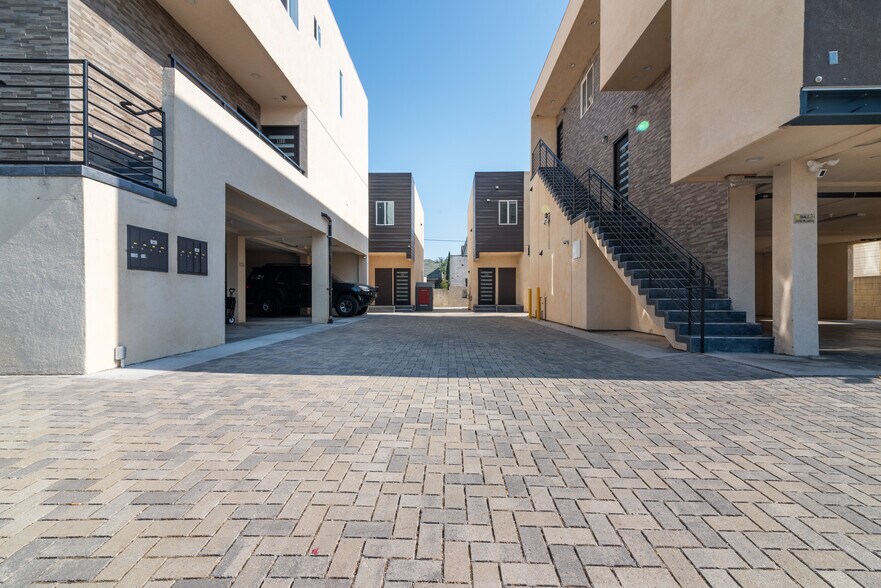 Building Photo - 1168 1/2 W 24th St