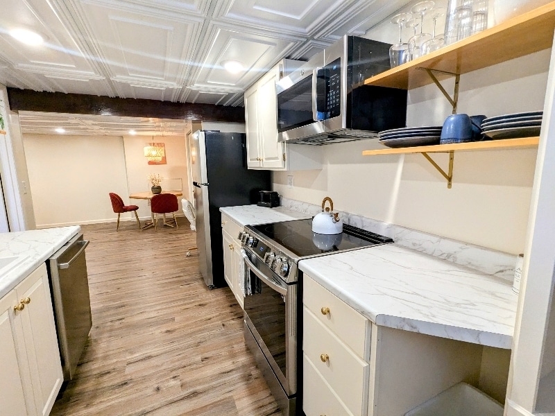 Building Photo - 564 Walton Ave