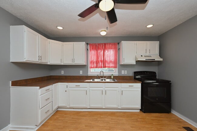Building Photo - Updated 2BR/2BA Home | Rare Second Bath, Efficient Layout