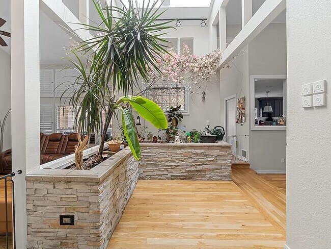 Building Photo - 9000 Big Canon Pl