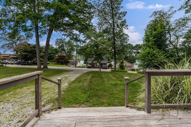Building Photo - 114 Lakeside Dr