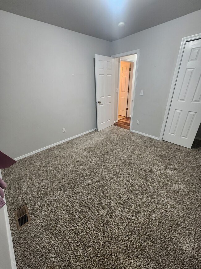 Building Photo - SINGLE FAMILY HOME IN HORSEHAVEN PLACE