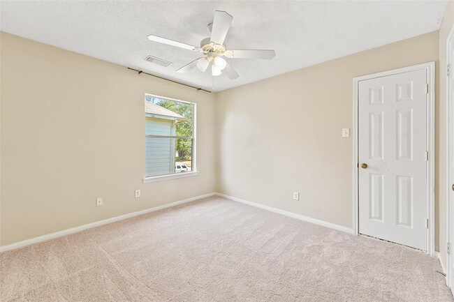 Building Photo - 17827 Scenic Oaks Dr