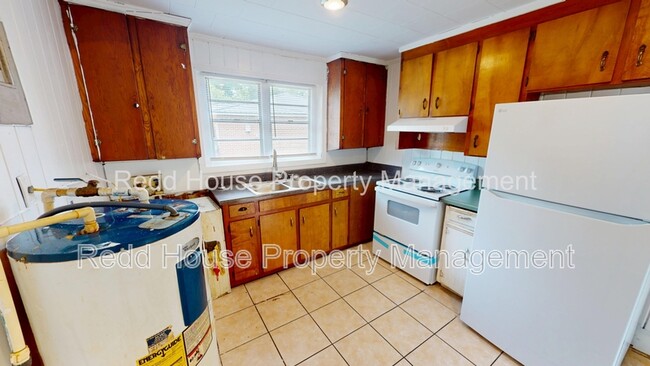Building Photo - 618 N Rawls St