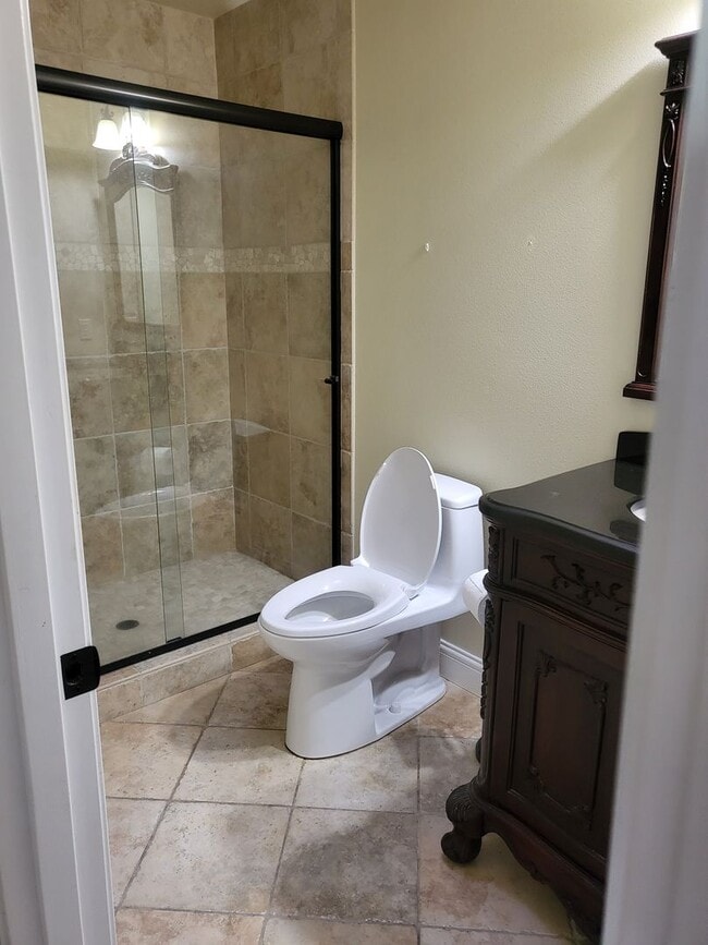 Building Photo - 3 bed 2 bathHome for Rent in Grants Pass