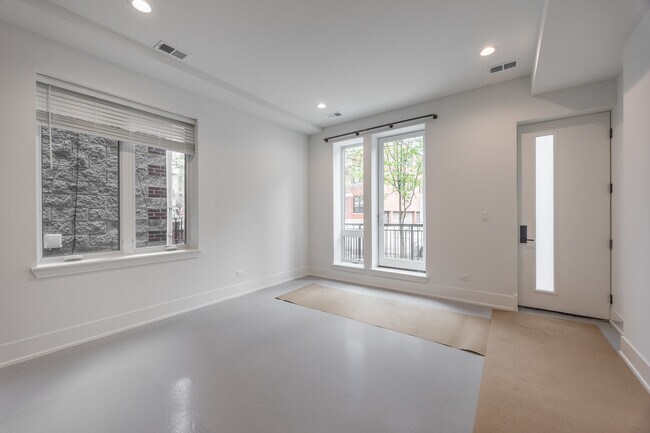 Building Photo - 1814 W Thomas St