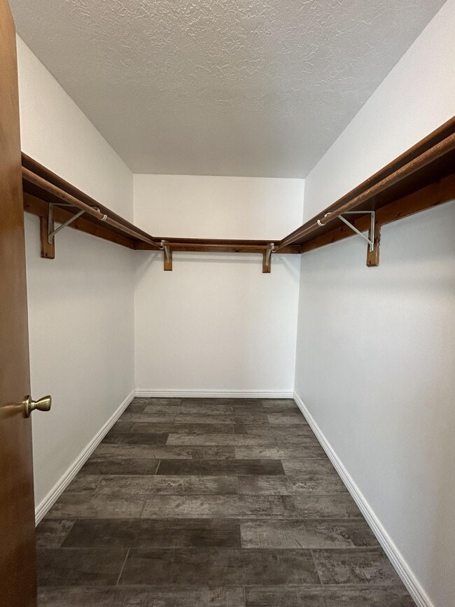 Building Photo - 6101 Equestrian Dr NW