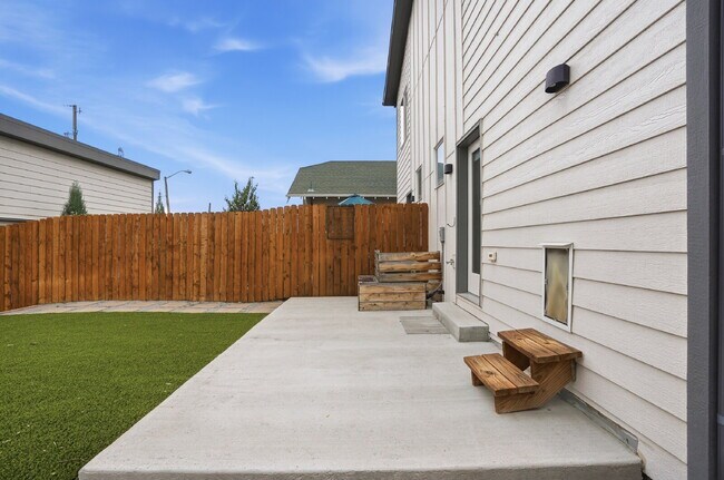 Building Photo - $3,940.95 - 3 Bed, 2.5 Bath Townhome In Denver with Central AC and Outdoor Space!