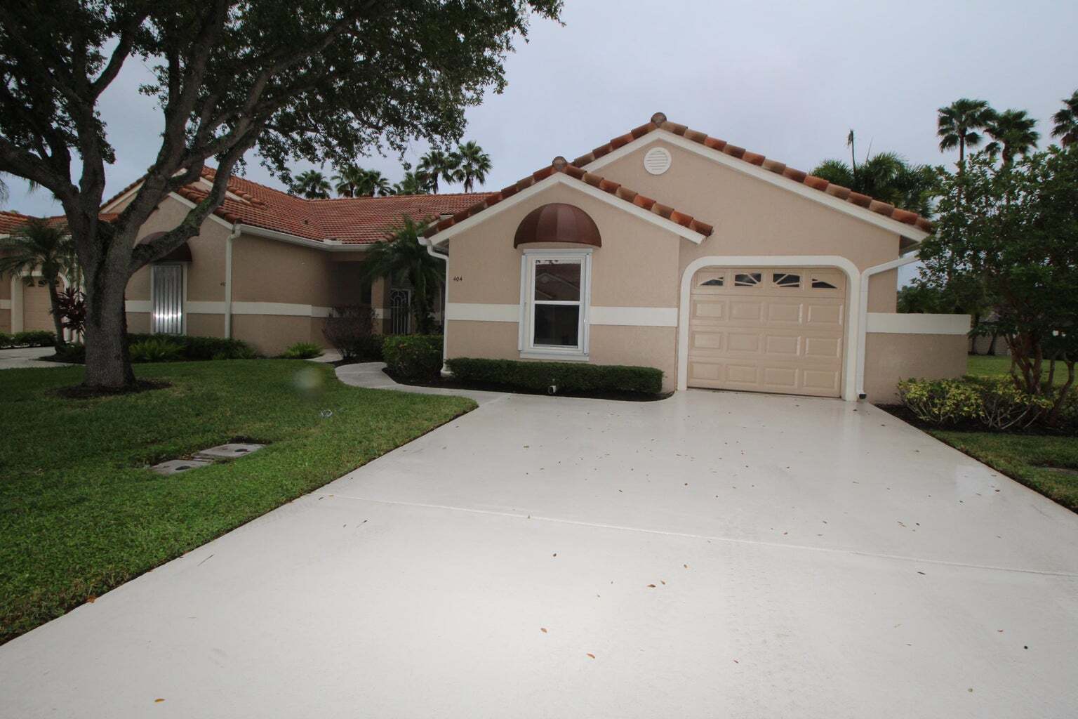 Building Photo - 404 Sabal Palm Ln
