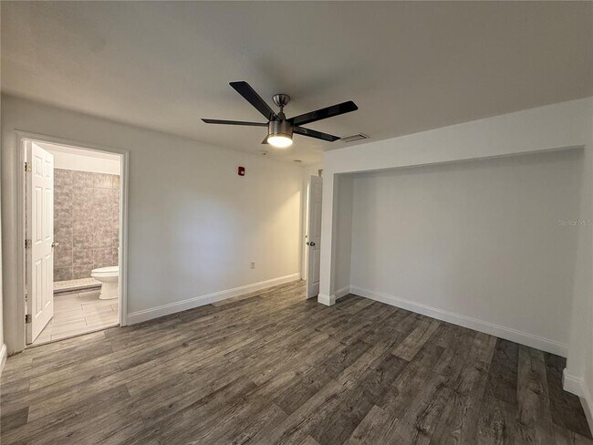 Building Photo - 960 NW 56th Ave