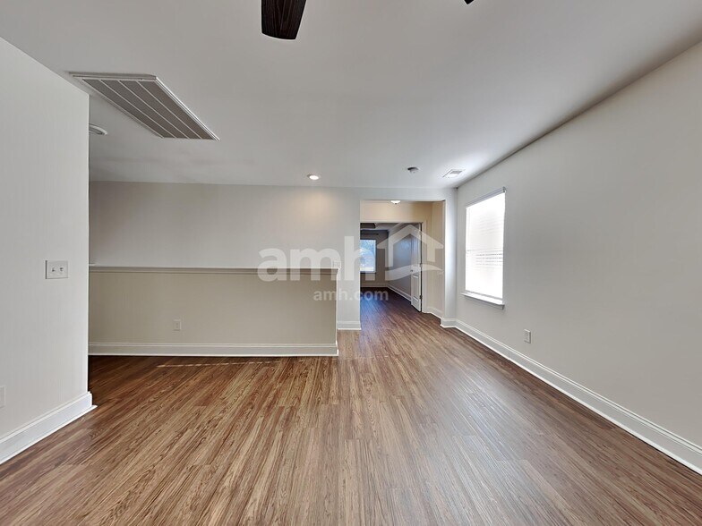 Building Photo - 104 Stagecoach Ln