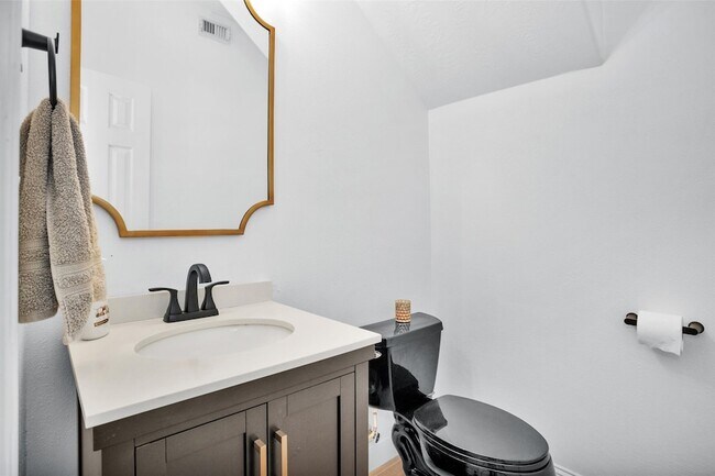 Building Photo - 3006 E Lake Falls Cir