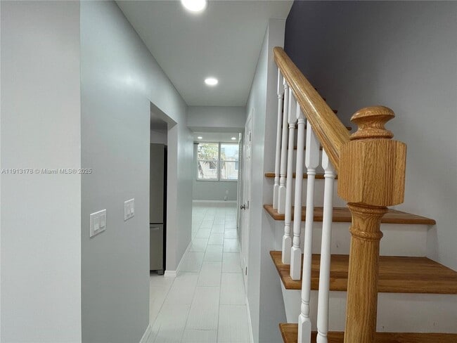 Building Photo - 3865 W 9th Ave