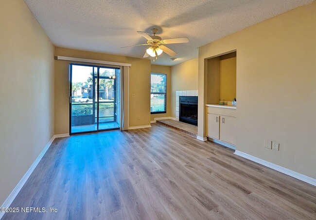 Building Photo - 10200 Belle Rive Blvd