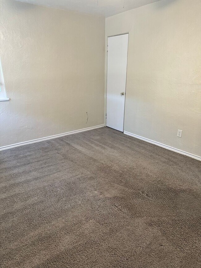 Building Photo - 2319 NW Bell Ave