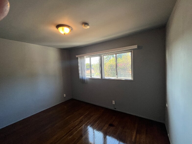 Building Photo - 13744 Burbank Blvd