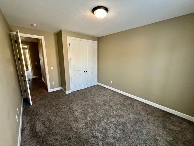 Building Photo - Lovely townhome for rent in Orem