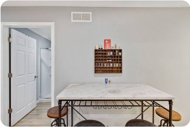 Building Photo - Furnished 3-Bedroom Apartment with Private Entrance and Free Laundry