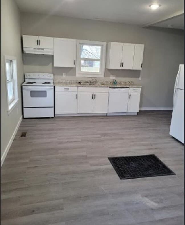 Building Photo - 1827 S Market St