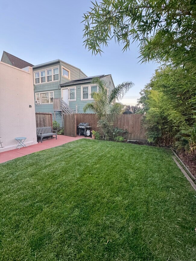 Building Photo - 5715 Genoa St