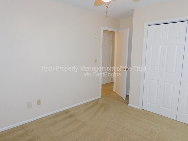 Building Photo - 905 Tipperary Dr