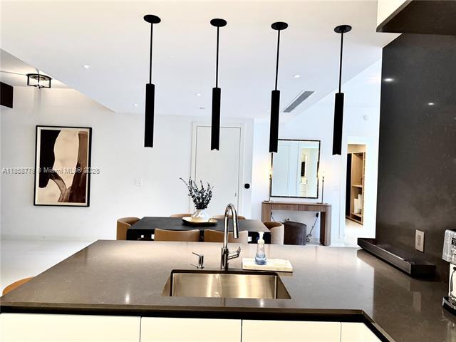 Building Photo - 300 Biscayne Boulevard Way