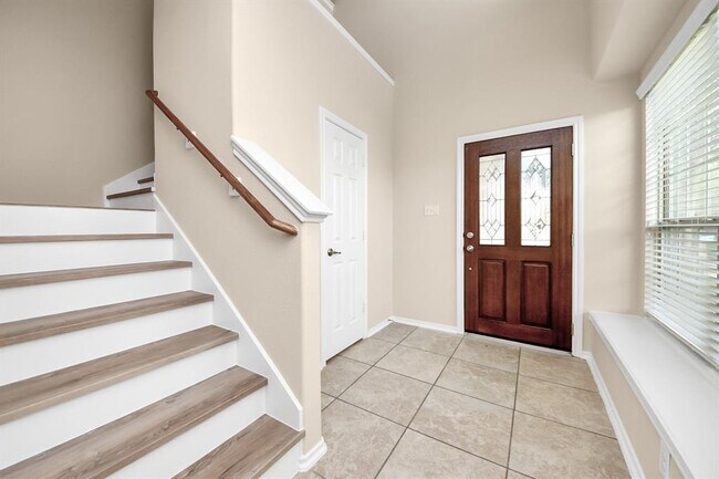 Building Photo - 6483 Calgary Woods Ln