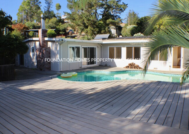 Building Photo - Dreamy Sleepy Hollow Single Story Mid-Cent...
