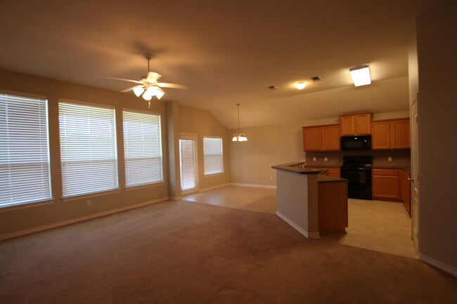 Building Photo - Coming Soon! Charming 3 Bedroom in Flint!