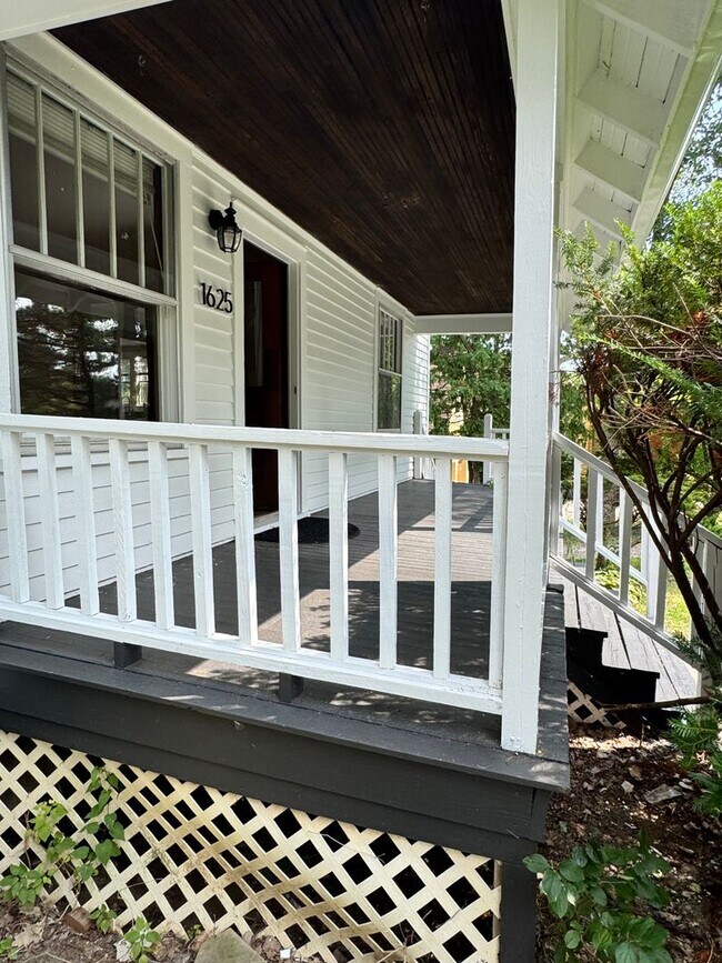 Building Photo - Spacious 4-Bedroom Home with 2 Kitchens | West Ann Arbor