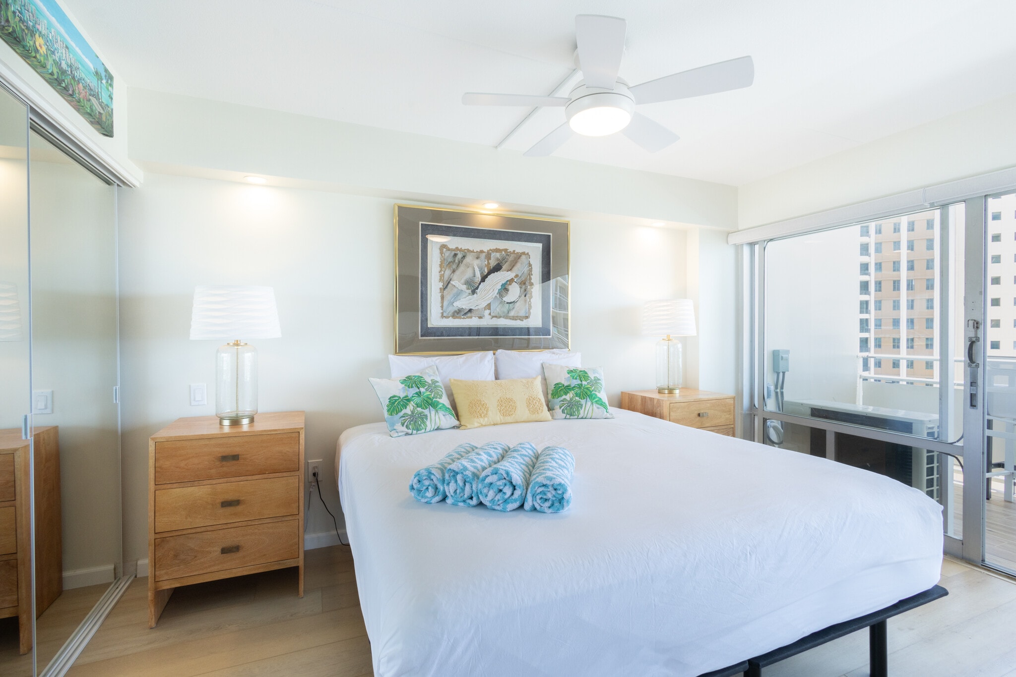 Comfortable kind bed for dreamy island nights - 1777 Ala Moana Blvd