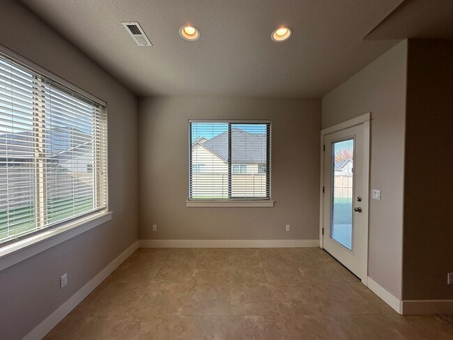 Building Photo - 1129 N Oklahoma Pl