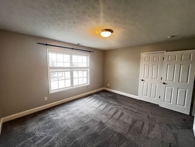 Building Photo - Beautiful 4 Bedroom and 2.5 Bath Home