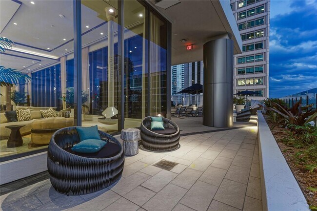 Building Photo - 275 1st Ave S