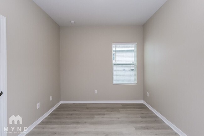 Building Photo - 5530 Silver Sun Dr