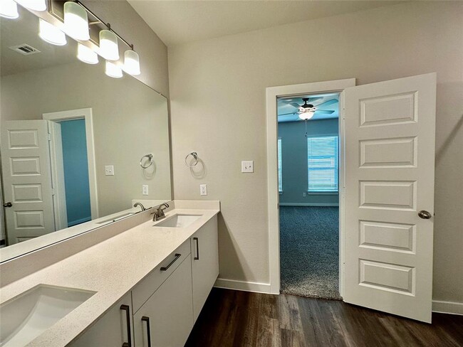 Building Photo - 9844 Grosbeak Ln