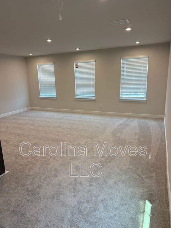 Building Photo - 7071 Glass Ct