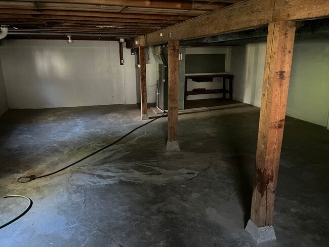 Building Photo - Two Bedroom in Alton