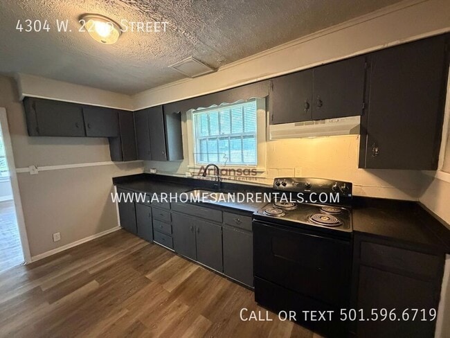 Building Photo - 4304 W 22nd St