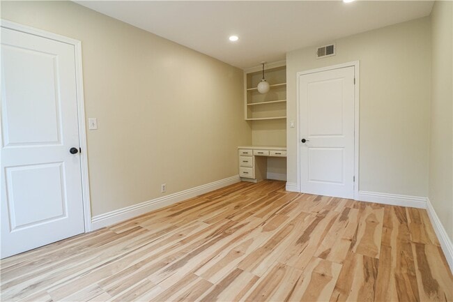 Building Photo - 16608 Park Ln Cir