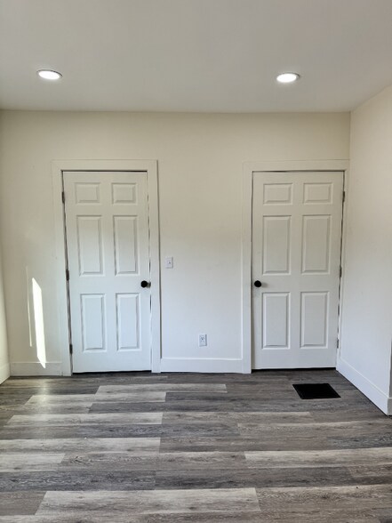 Building Photo - 509 N Elm St